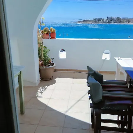 Breezy Holiday In At Beach